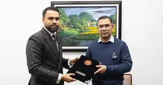 খালেদা জিয়ার মৃত্যুতে প্রধান উপদেষ্টার শোকবার্তা তারেক রহমানের কাছে হস্তান্তর